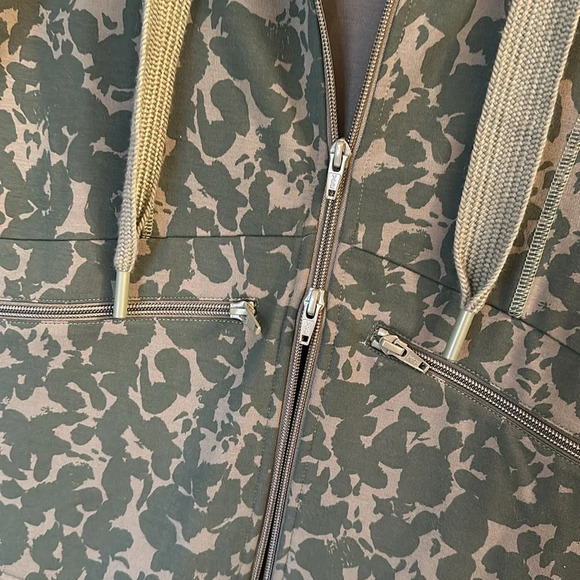 CAbi rare 6030 Marathon Jacket olive green floral camo size medium - Picture 6 of 8